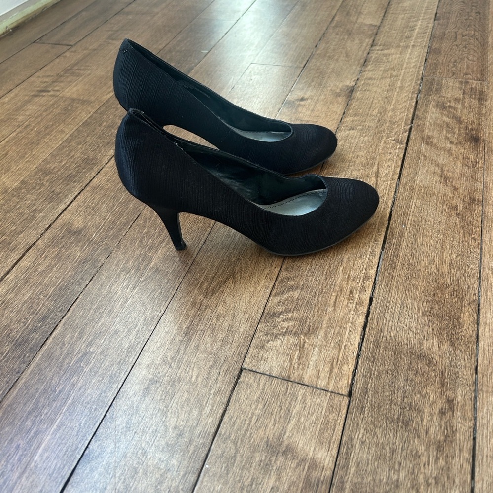 Fergalicious Black Ribbed Mid-Heel Pumps